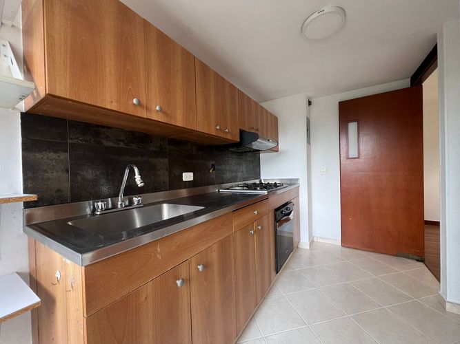 Apartamento de 3 alcobas en arriendo en El Poblado, Medellín, 88 m² · foto 3 de 14