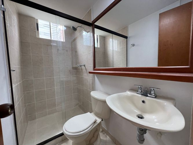 Apartamento de 3 alcobas en arriendo en El Poblado, Medellín, 88 m² · foto 12 de 14