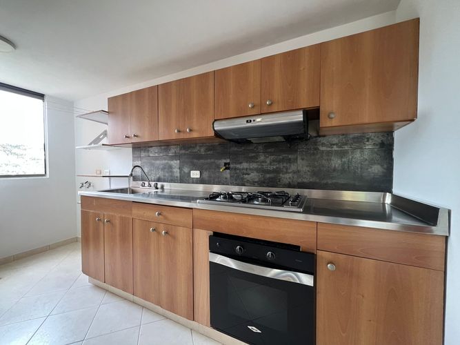 Apartamento de 3 alcobas en arriendo en El Poblado, Medellín, 88 m² · foto 4 de 14