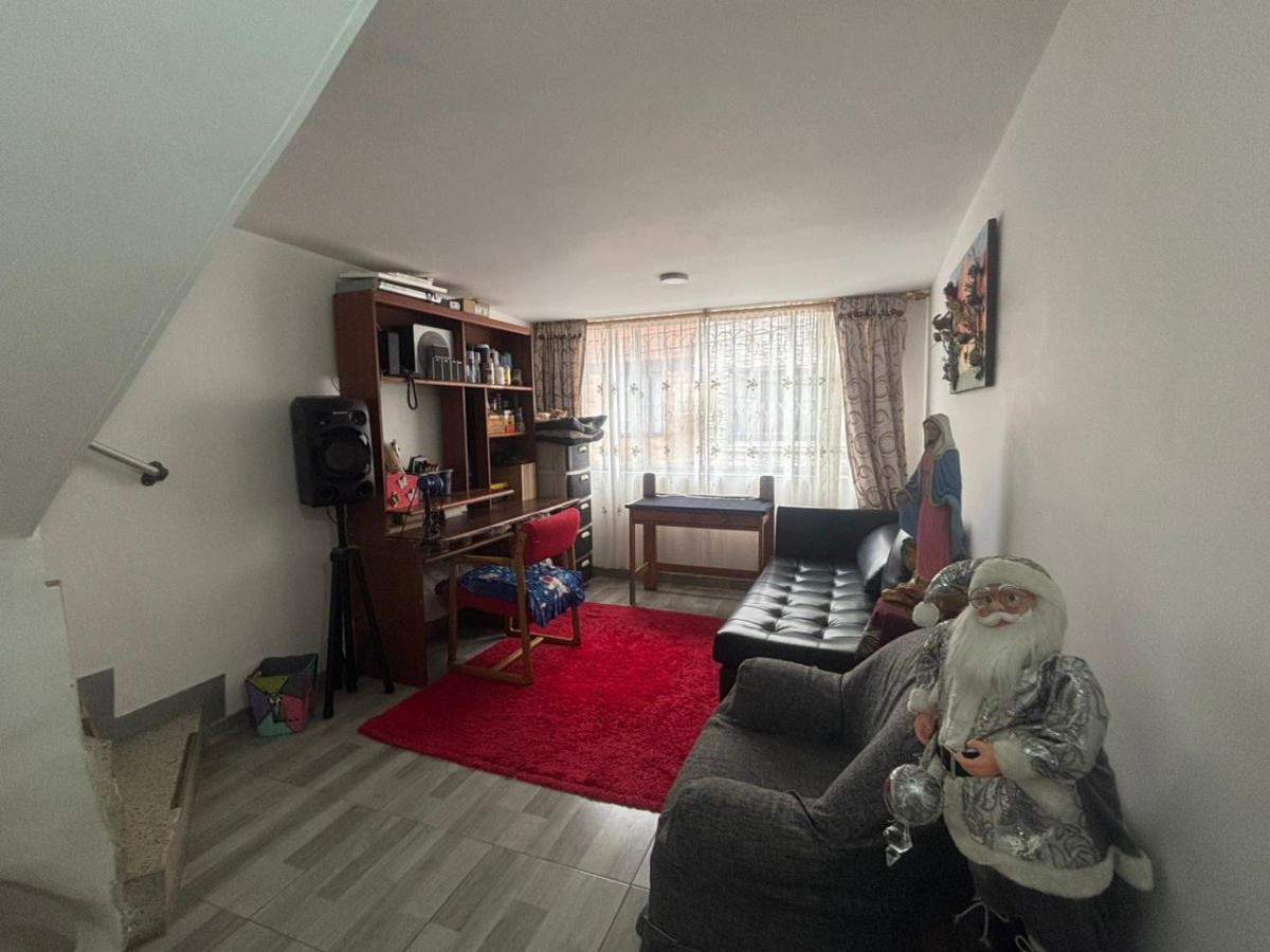 Casa en venta en Ub. Sabana De Tibabuyes, Bogotá · foto 8 de 24