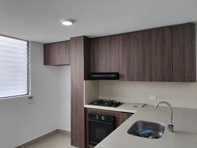 Apartamento de 2 alcobas en arriendo en El Poblado, Medellín, 68 m² · foto 4 de 13