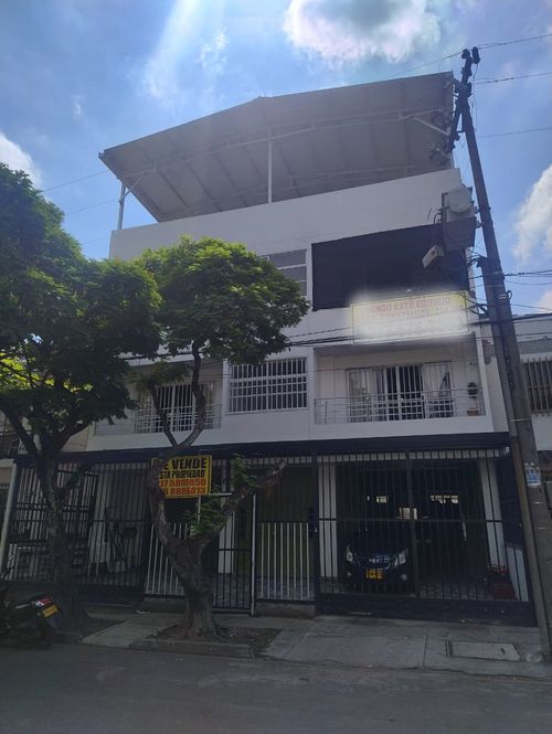 Edificio en venta en La Flora, Cali, 794 m² · foto 2 de 9