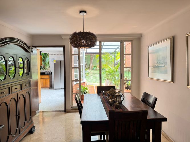 Casa de 4 alcobas en venta en Las Lomas No.1, Medellín, 264 m² · foto 2 de 18