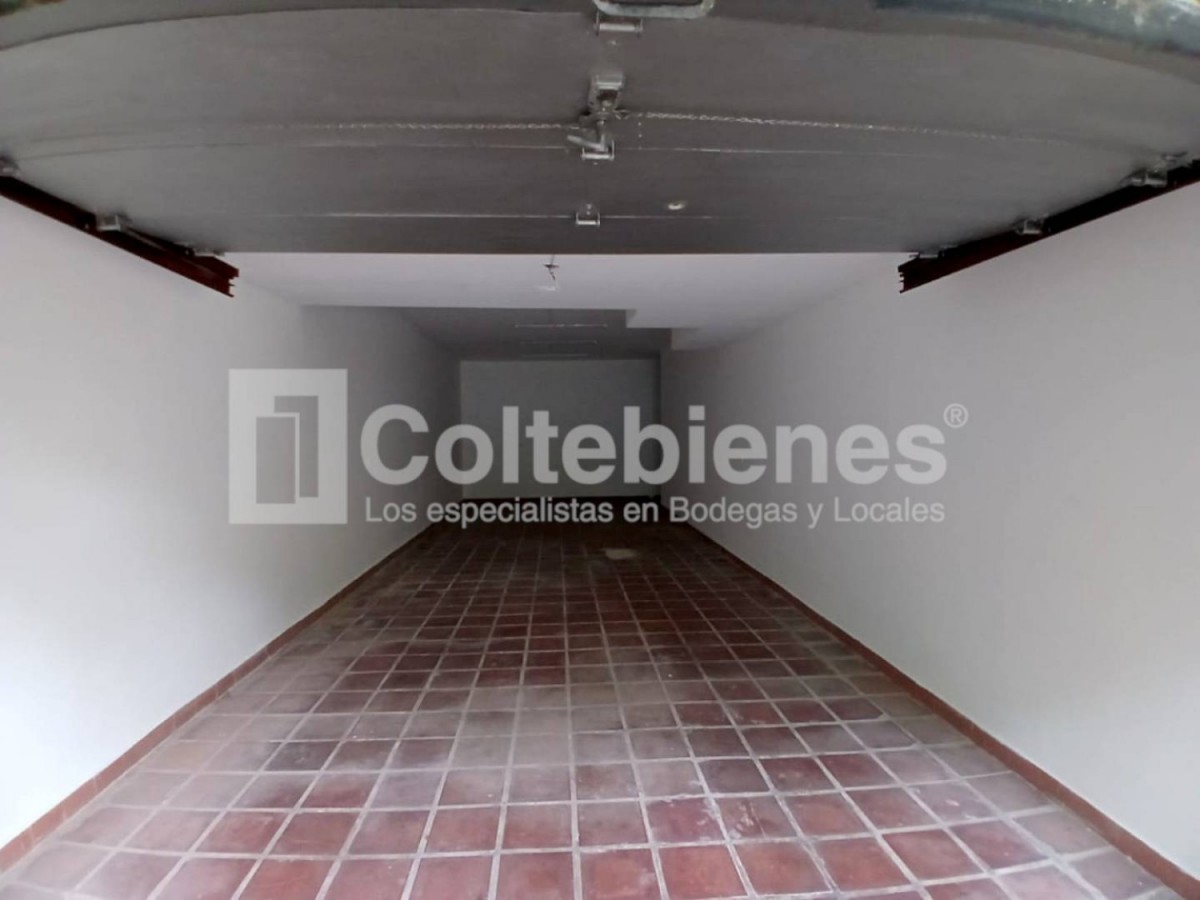 Casa en arriendo en El Poblado, Medellín · foto 2 de 24