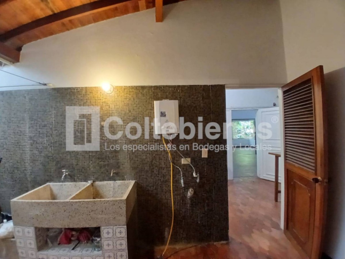 Casa en arriendo en El Poblado, Medellín · foto 23 de 24