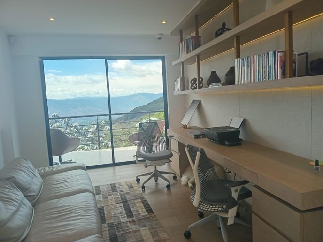 Casa de 3 alcobas en venta en Las Palmas, Envigado, 536 m² · foto 2 de 20