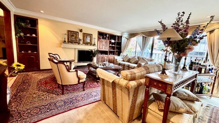 Apartamento en venta en La Carolina, Bogotá · foto 2 de 24