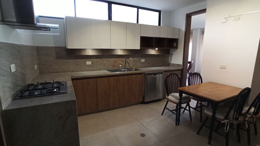 Apartamento de 3 alcobas en venta en Santa Monica, Cali, 232 m² · foto 3 de 24