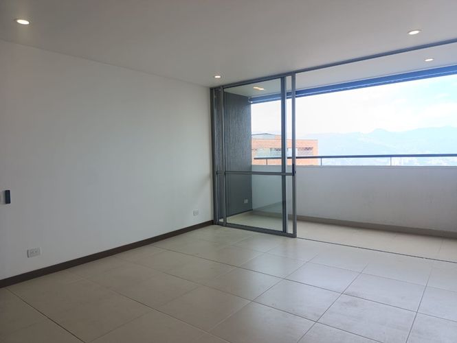 Apartamento de 3 alcobas en arriendo en El Poblado, Medellín, 93 m² · foto 2 de 18