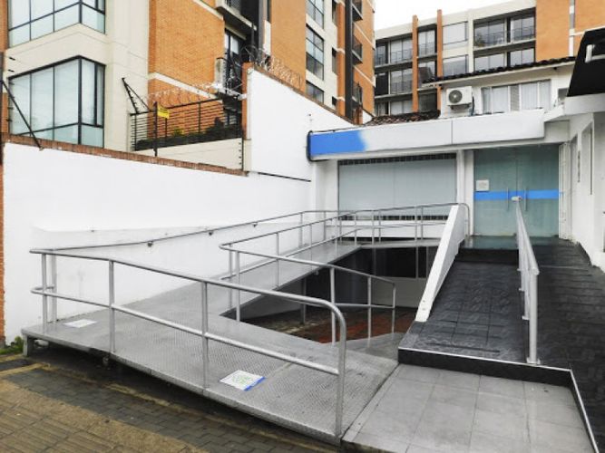 Casa de 10 alcobas en venta en Santa Barbara, Bogotá, 660 m² · foto 2 de 24