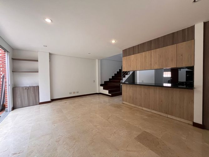Casa de 3 alcobas en venta en Loma Benedictinos, Envigado, 150 m² · foto 3 de 17