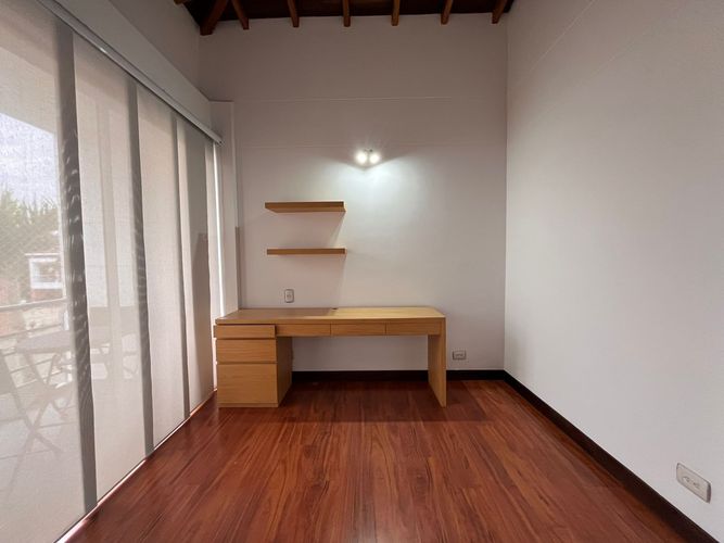 Casa de 3 alcobas en venta en Loma Benedictinos, Envigado, 150 m² · foto 9 de 17