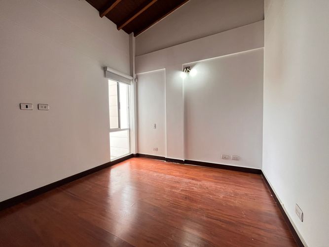 Casa de 3 alcobas en venta en Loma Benedictinos, Envigado, 150 m² · foto 10 de 17