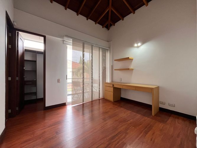 Casa de 3 alcobas en venta en Loma Benedictinos, Envigado, 150 m² · foto 14 de 17