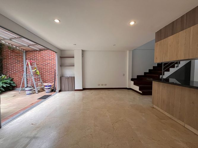 Casa de 3 alcobas en venta en Loma Benedictinos, Envigado, 150 m² · foto 2 de 17