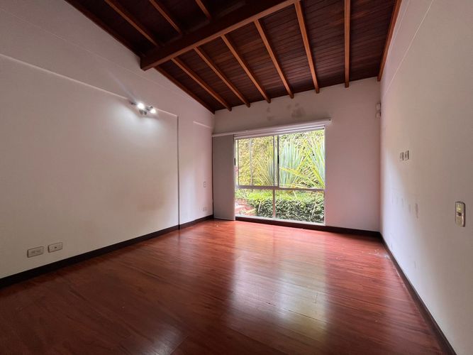 Casa de 3 alcobas en venta en Loma Benedictinos, Envigado, 150 m² · foto 16 de 17