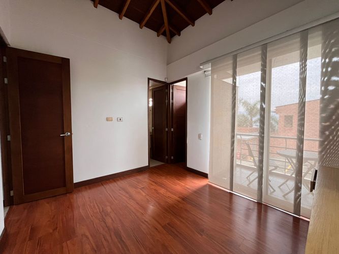 Casa de 3 alcobas en venta en Loma Benedictinos, Envigado, 150 m² · foto 15 de 17