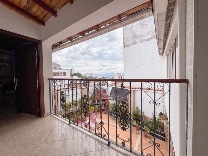 Casa de 6 alcobas en venta en Albania, Bucaramanga, 320 m² · foto 8 de 16