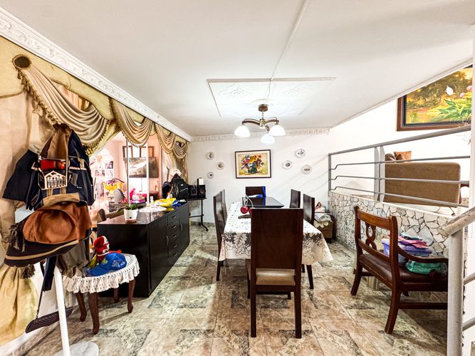 Casa de 6 alcobas en venta en Albania, Bucaramanga, 320 m² · foto 12 de 16