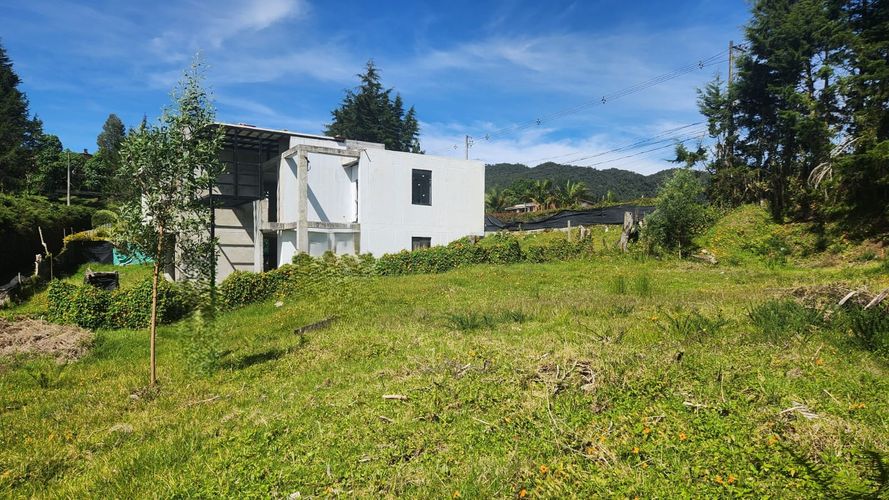 Lote en venta en Loma Del Escobero, Envigado, 1100 m² · foto 8 de 24