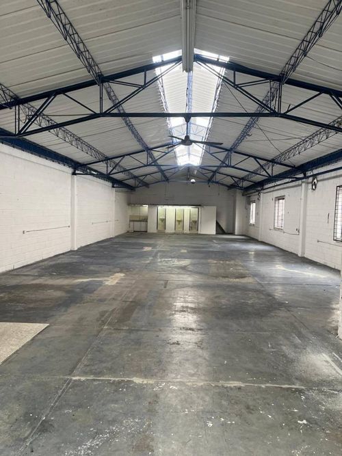 Bodega en venta en El Carmelo, Itagüí, 317 m² · foto 2 de 3