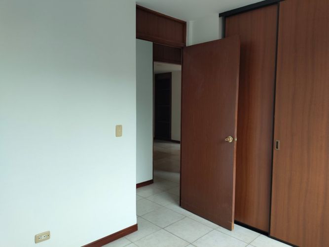 Apartamento en venta en El Poblado, Medellín · foto 3 de 19