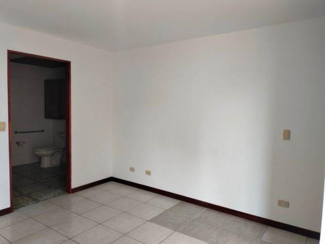 Apartamento en venta en El Poblado, Medellín · foto 7 de 19