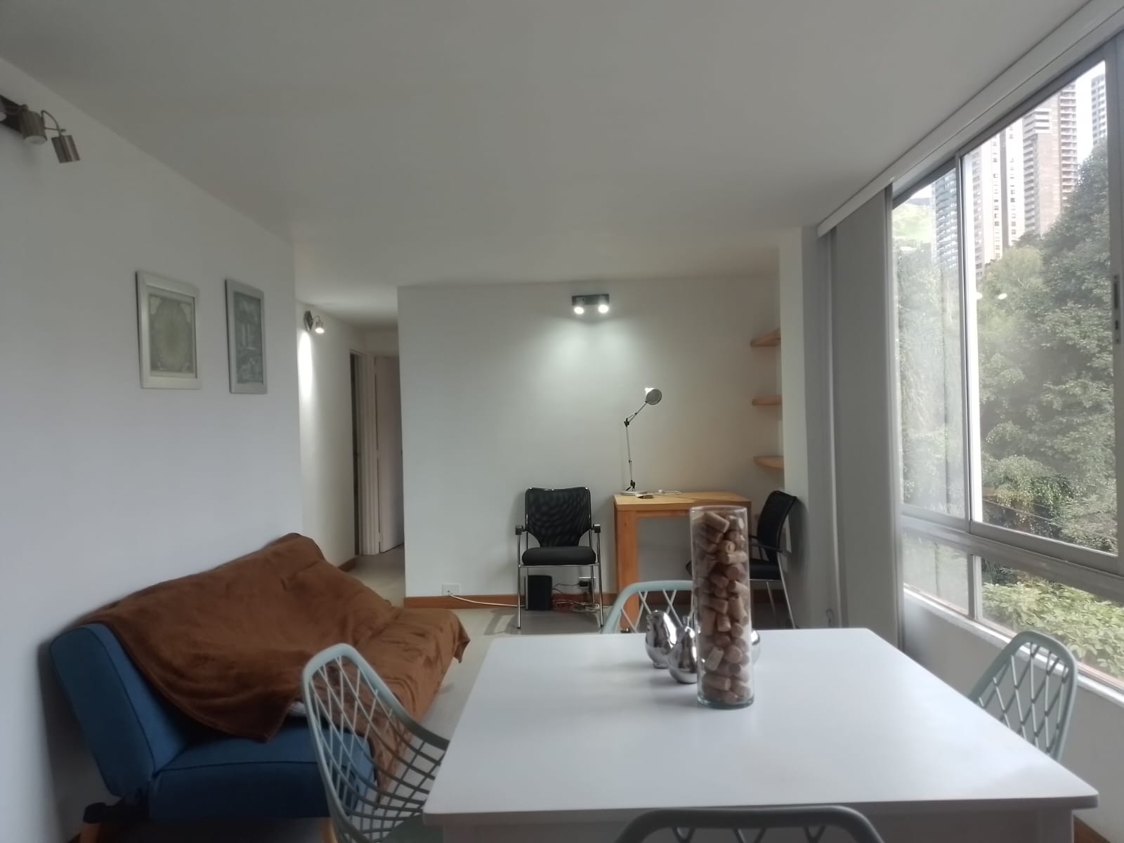 Apartamento en venta en El Poblado, Medellín · foto 2 de 13