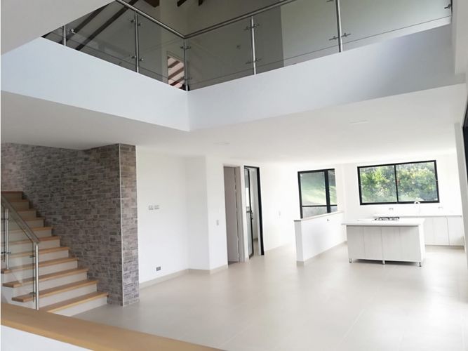 Casa de 4 alcobas en venta en San Antonio De Pereira, Rionegro, 380 m² · foto 3 de 13