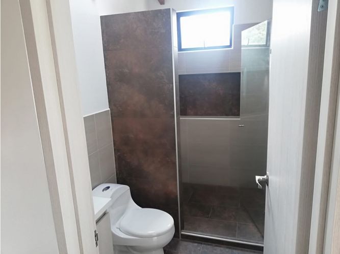 Casa de 4 alcobas en venta en San Antonio De Pereira, Rionegro, 380 m² · foto 5 de 13