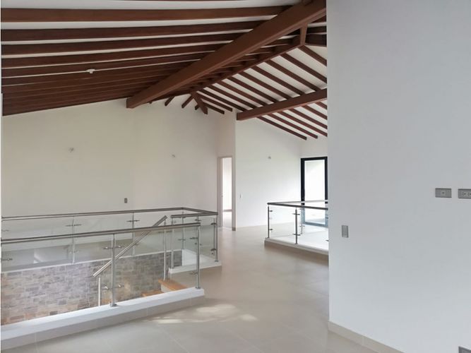 Casa de 4 alcobas en venta en San Antonio De Pereira, Rionegro, 380 m² · foto 9 de 13