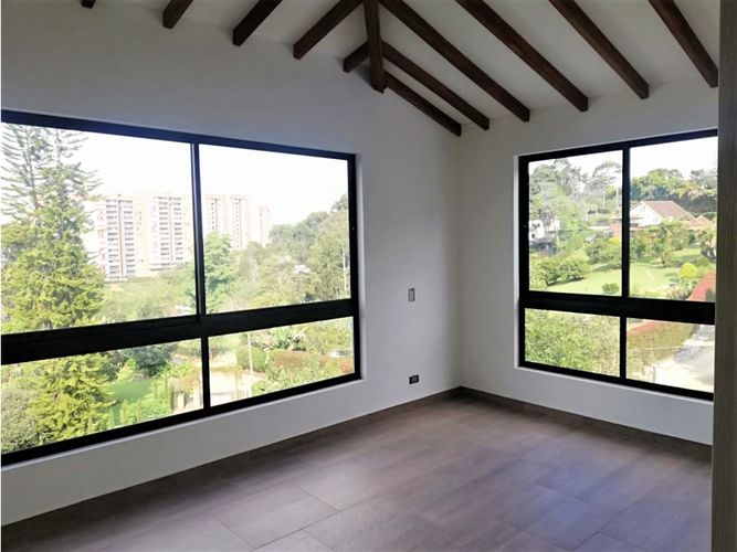 Casa de 4 alcobas en venta en San Antonio De Pereira, Rionegro, 380 m² · foto 11 de 13
