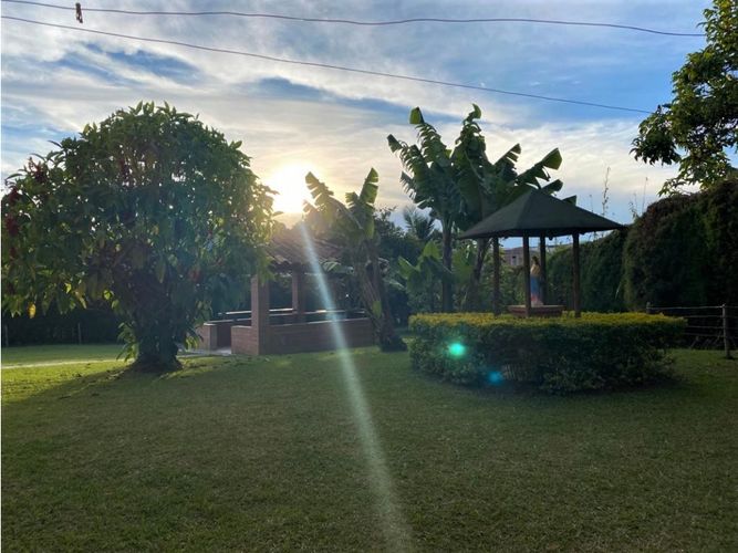 Casa de 6 alcobas en venta en La Brizuela, Guarne, 400 m² · foto 5 de 5