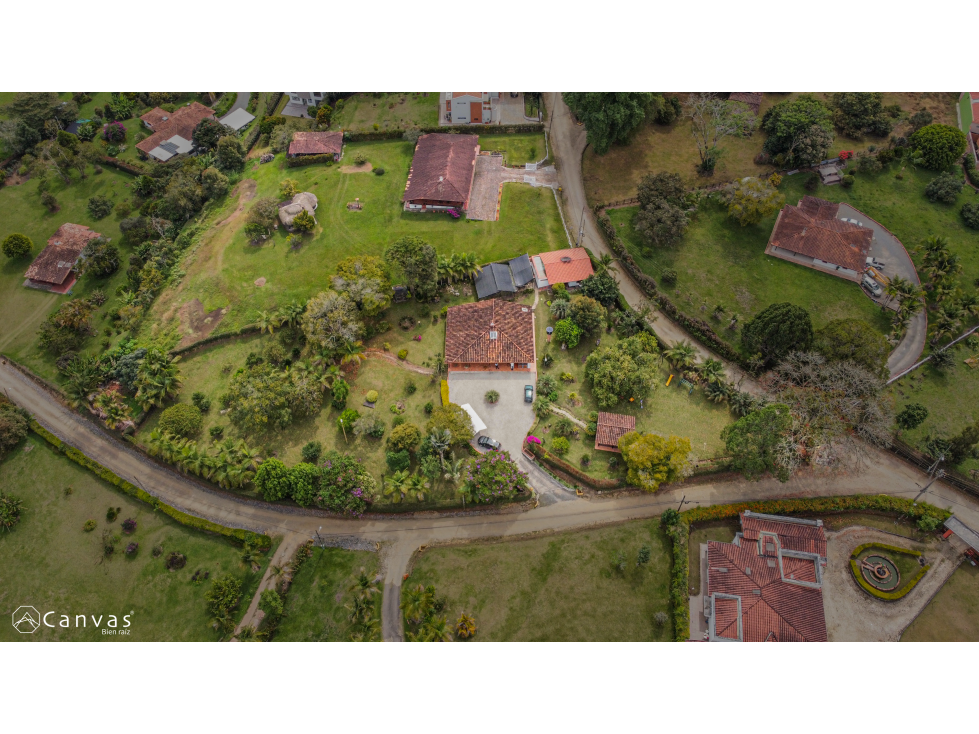 4BR Country House in San Antonio de Pereira (216 m²) for Sale - 2