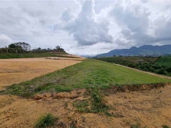 Lote en venta en El Carmen de Viboral, 2500 m² · foto 3 de 5