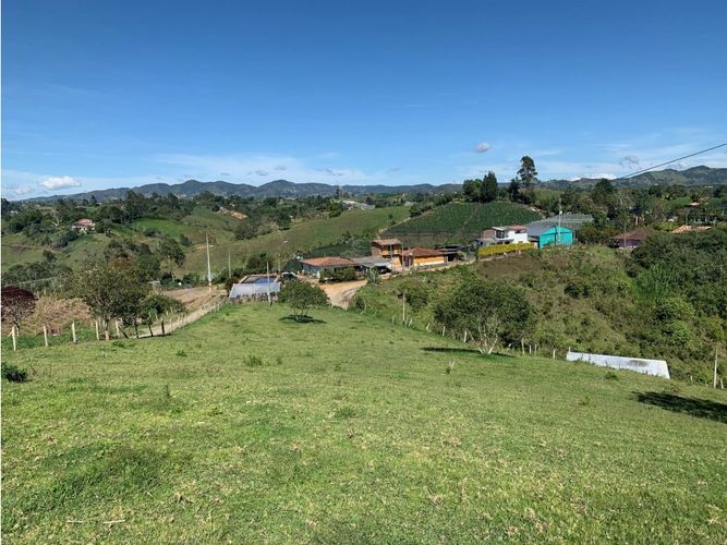 Lote en venta en Alto Grande, El Carmen de Viboral, 7432 m² · foto 4 de 9