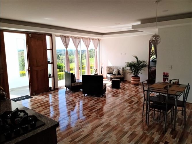 Finca en venta en Camargo, El Carmen de Viboral, 248 m² · foto 2 de 9
