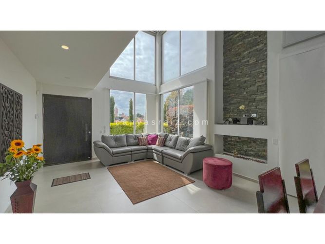 Casa de 5 alcobas en venta en Gualanday, Rionegro, 354 m² · foto 2 de 11