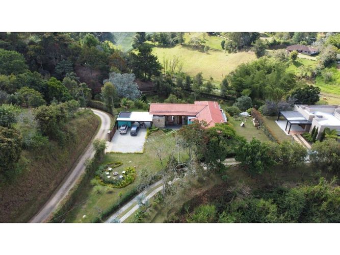 Finca en venta en Samaria, El Carmen de Viboral, 280 m² · foto 2 de 16