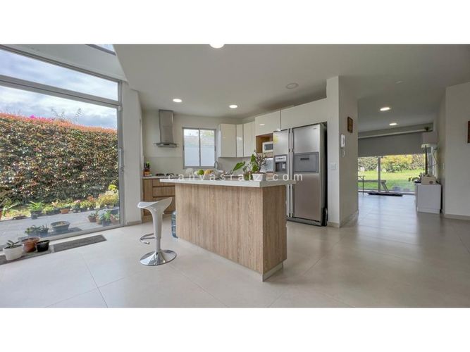 Casa de 5 alcobas en venta en Gualanday, Rionegro, 354 m² · foto 5 de 11