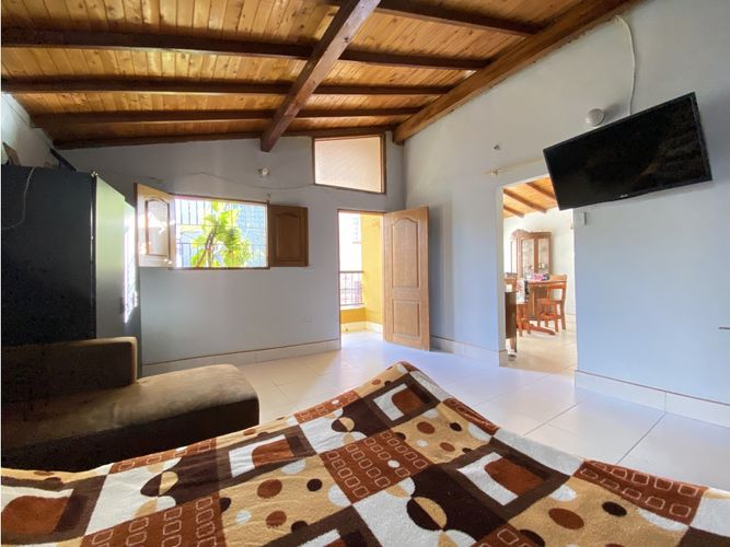 Casa de 5 alcobas en venta en Centro, Rionegro, 240 m² · foto 6 de 8