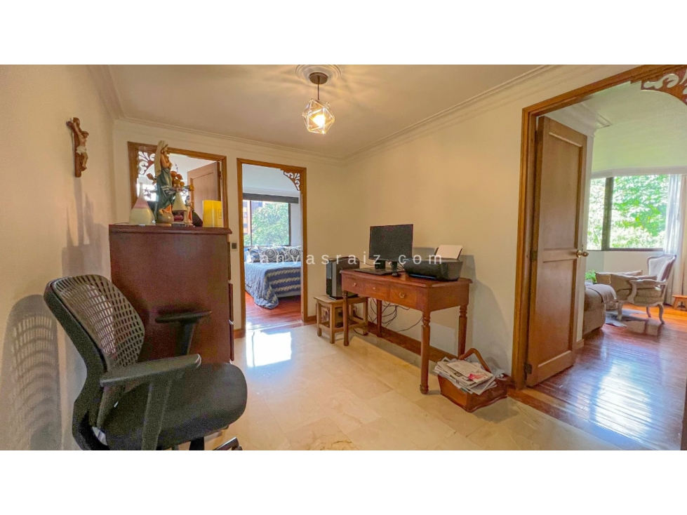 4BR Apartment in El Poblado (240 m²) for Sale - 4