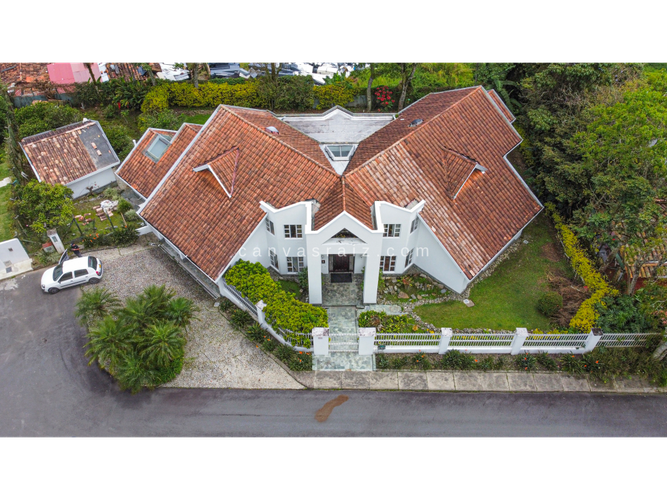 Casa de 6 alcobas en venta en El Campestre, Medellín, 550 m² · foto 2 de 13