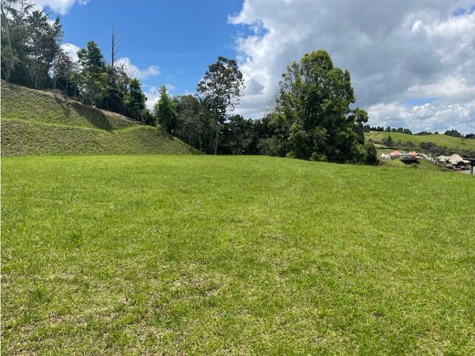 Lote en venta en Las Palmas, Envigado, 3648 m² · foto 2 de 6