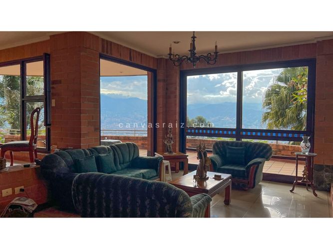Casa de 5 alcobas en venta en Loma Del Chocho, Envigado, 400 m² · foto 3 de 9