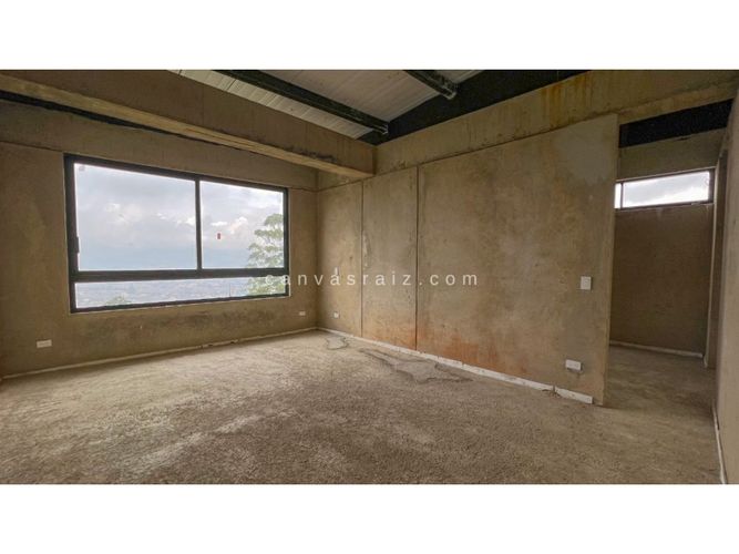 Casa de 9 alcobas en venta en Loma Del Chocho, Envigado, 691 m² · foto 4 de 13