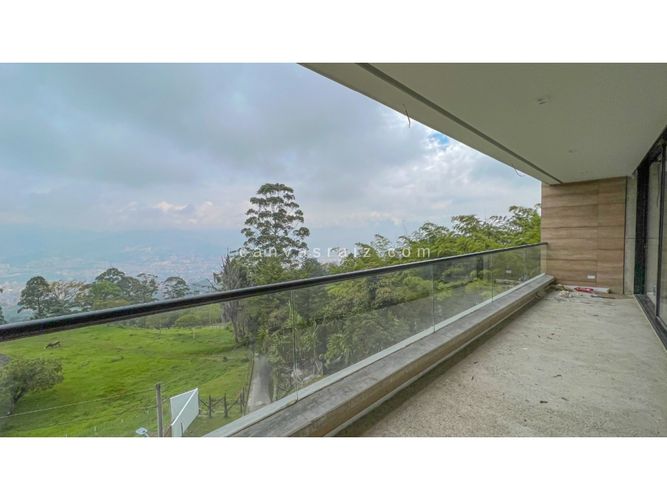 Casa de 9 alcobas en venta en Loma Del Chocho, Envigado, 691 m² · foto 8 de 13