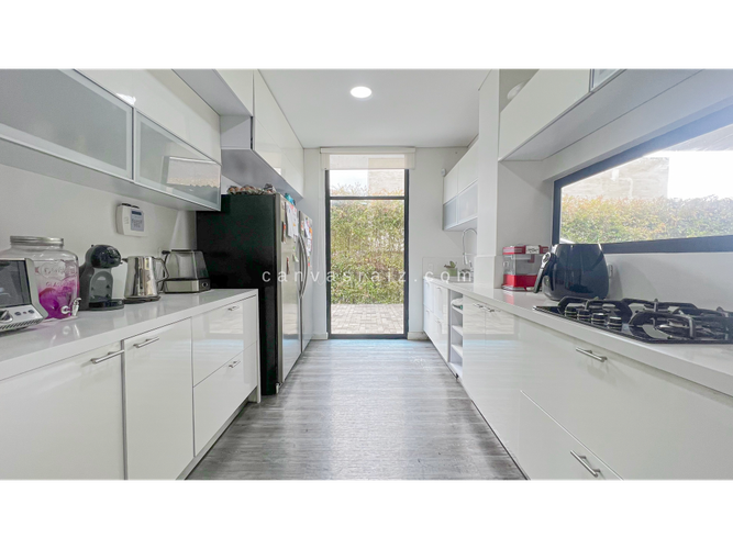 Casa de 5 alcobas en venta en Las Palmas, Envigado, 358 m² · foto 6 de 16