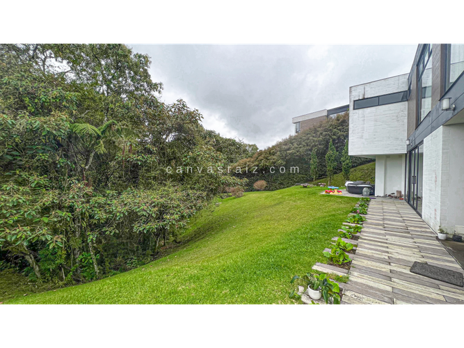 Casa de 5 alcobas en venta en Las Palmas, Envigado, 358 m² · foto 15 de 16