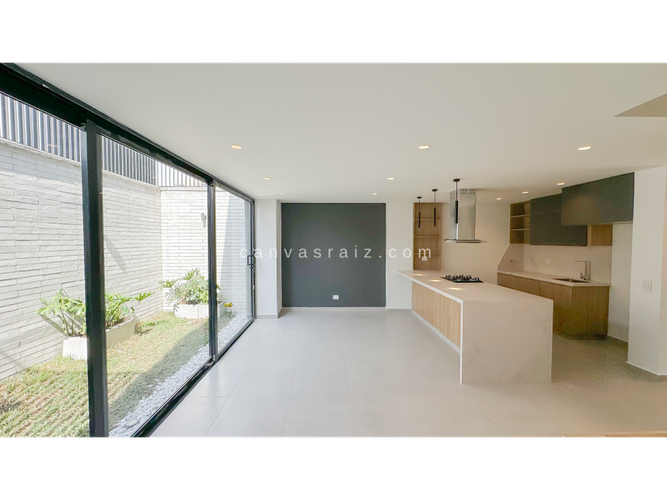 Casa de 4 alcobas en venta en Barro Blanco, Rionegro, 210 m² · foto 2 de 12